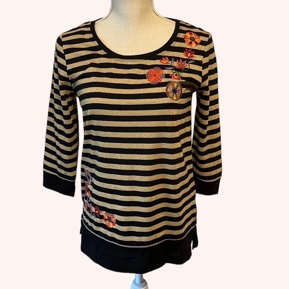 gold/black stripe top with embroidery. Sz S